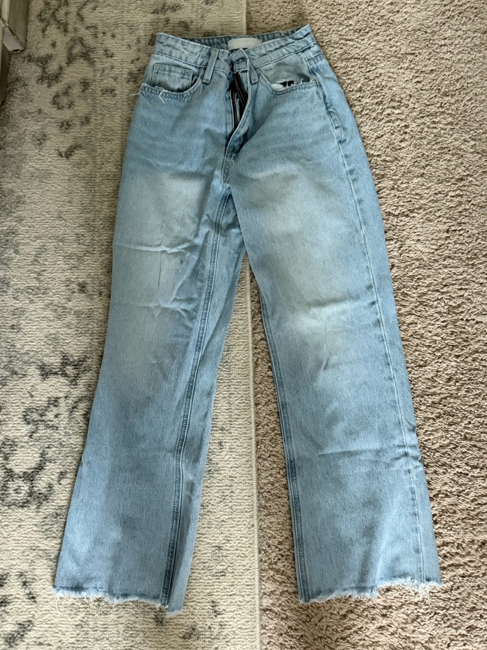 Light Blue Wide-Leg Women’s Jeans with Raw Hem